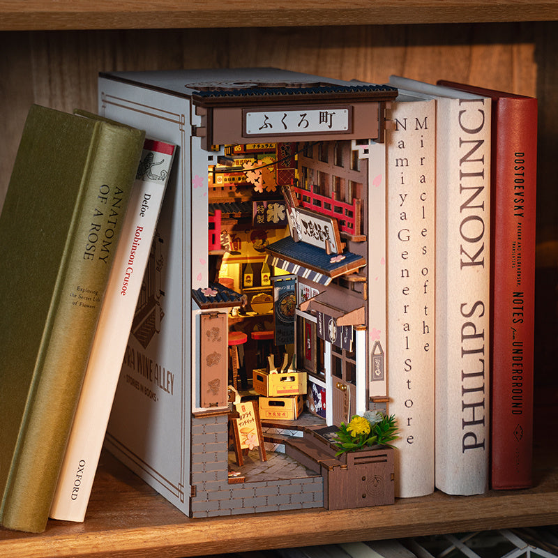ROBOTIME 3D Book Nook: Sakura Wein-Allee mit LED