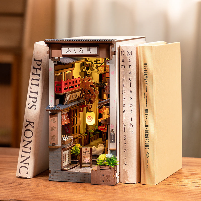ROBOTIME 3D Book Nook: Sakura Wein-Allee mit LED