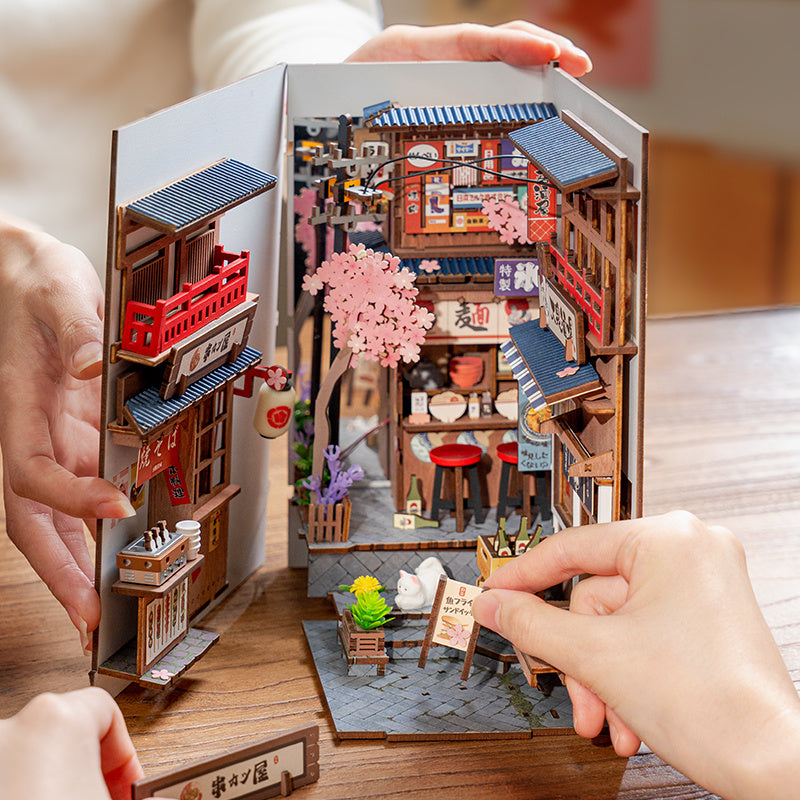 ROBOTIME 3D Book Nook: Sakura Wein-Allee mit LED